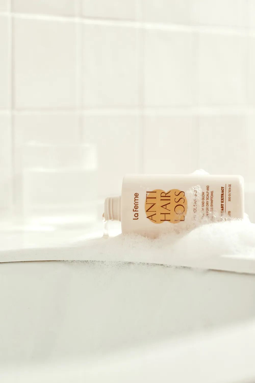 LaFerme Anti Hair Loss Control Shampoo 300ml – shampo kundër rënies së flokëve për forcim dhe kujdes të përditshëm nga Bassko.