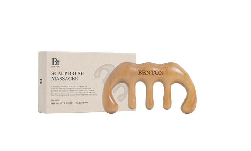 Masazhator Benton Scalp Brush nga BASSKO – stimulon qarkullimin, pastron skalpin dhe ndihmon në kujdesin e shëndetit të flokëve.